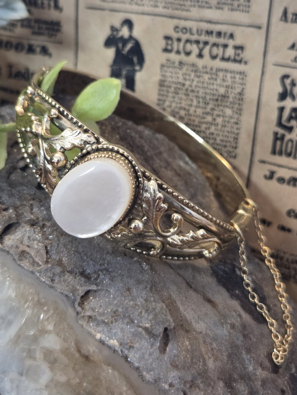 Stunning Vintage Mother Of Pearl Bangle Bracelet Floral Detail & Safety Chain